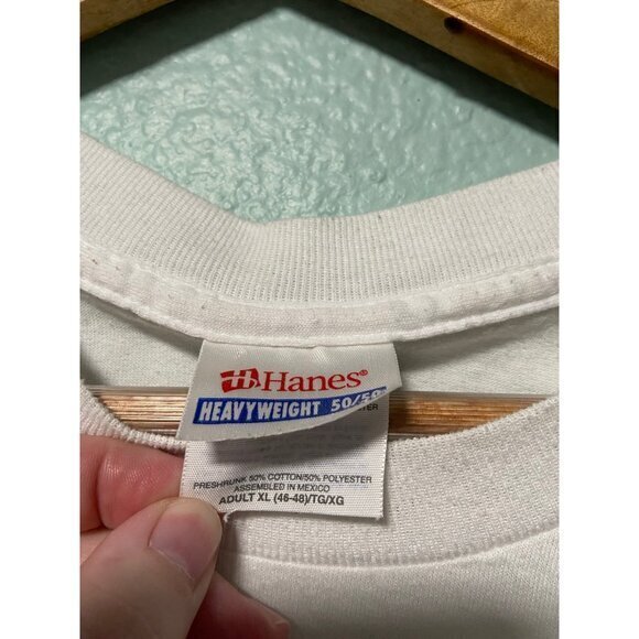 Vintage Hanes Unisex Christmas is the Gift of Love White Heart‎ T-Shirt Size XL - Picture 6 of 7